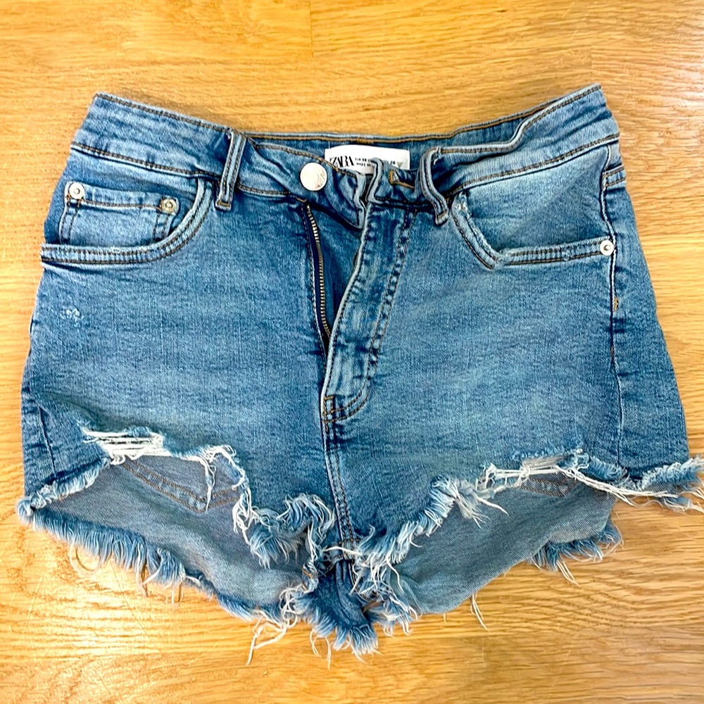 Zara sz 4 high waist distressed shorts